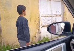 Cizre'de İstiklal Marşı’na yolda eşlik eden Emre’ye ödül