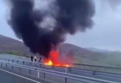 Seyir halindeki otomobilde yangın çıktı