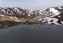 Erciyes'te yağışlar gölü doldurdu, karavanlar, çadırlar ve konteynerler su altında kaldı