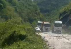 Bayburt-Trabzon karayolunda ulaşıma sel engel oldu