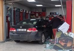 Amasya’da fren yerine gaz pedalına bastı, ziyarete gittiği arkadaşının iş yerine otomobille girdi