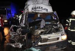 Aksaray’da tarım işçilerini taşıyan minibüs TIR’a arkadan çarptı: 12 yaralı