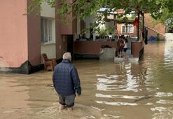 Sağanak Osmaniye’de etkili oldu, evleri ve tarlaları su bastı