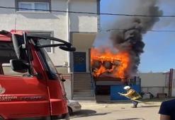 Pendik'te korkutan yangın! Alevler kısa sürede her yeri sardı