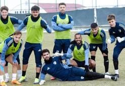 Erzurumspor FK'dan yeni sezon kararı! 16 futbolcu ve Serkan Özbalta'nın sözleşmesi bitiyor