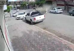 Şanlıurfa’da park halindeki araca çarpan otomobil yan yattı