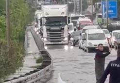 Zonguldak'ta sağanak hayatı olumsuz etkiledi, Alaplı'da ulaşım felç oldu
