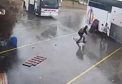 Ordu'da otobüs perondan çıktı, saniyeler sonra toprak kayması oldu, görevli ise son anda kaçtı