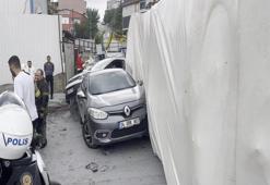 Başakşehir'de kaydedildi: TIR iki aracın üstüne devrildi