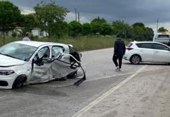 Biga'da iki otomobilin çarpışması sonucu 2 kişi hayatını kaybetti, 3 kişi yaralandı