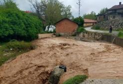Alaca'da kuvvetli sağanak dereleri taşırdı tarım arazileri su altında kaldı