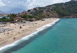 Alanya yaz havası sahillerde bayram yoğunluğu yaşattı