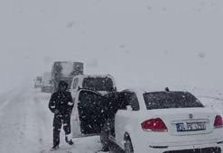 Erzurum’da sağanak Palandöken geçidinde kar ve tipi etkili oldu