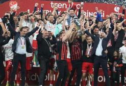 Tarihinde ilk kez Süper Lig'e yükselen Çorum FK kupasına kavuştu