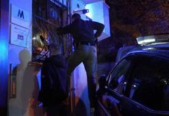 Kötü kokunun nedeni ceset sanıldı, gerçek polisin eve girmesiyle ortaya çıktı
