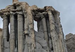 Bitlis'te inşaat için kum alınırken bulundu! Suların çekilmesiyle gün yüzüne çıktı: Ziyaretçi akınına uğruyor