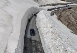 Nemrut’taki kar tünelleri şaşkına çevirdi! Herkes oraya akın etti: Devasa koridorların içinden geçiyorlar!