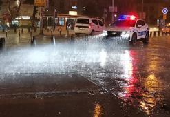 İzmir’de sağanak yağış etkili oldu