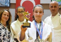 Tokalaşmayla başlayan öyküsü altına dönüştü! Bursa'nın gururu oldular