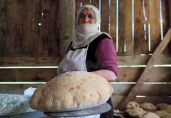 Tortum Şelalesi'nin yanında doğal ekmek mesaisi: Talebe yetişemiyorlar