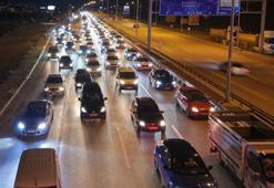 43 ilin geçiş noktası kilitlendi! Tatilciler dönüş yoluna çıktı kilometrelerce kuyruk oluştu