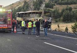 Denizli'de bariyerlere çarpan yolcu otobüsü yandı: 1'i bebek 8 ölü, 33 yaralı