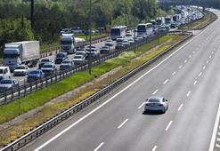 Tatilciler geri dönüyor: Anadolu Otoyolu'nda trafik yoğunluğu oluştu