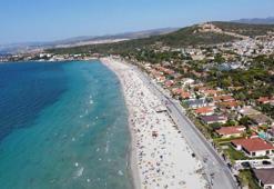 Türkiye'nin en gözde turizm merkezlerinden Çeşme'de nüfus 1 milyona dayandı, yüz binlerce araç akın etti