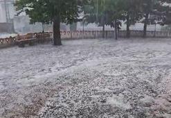 Ordu'da dolu yağışı etkili oldu! Her yer bembeyaz oldu