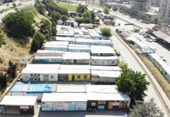 Kahramanmaraş’ta büyük taşınma başladı! Geçici konteyner çarşılar vinçlerle kaldırılıyor: Esnaf yeni kalıcı iş yerlerine geçiyor