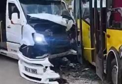 Servis minibüsüyle özel halk otobüsü çarpıştı 5 kişi yaralandı