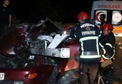 Nevşehir'de meydana gelen kazada tırın tamponu otomobile ok gibi saplandı