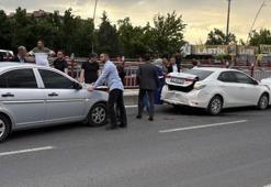 4 otomobilin karıştığı zincirleme trafik kazasında 2 kişi yaralandı