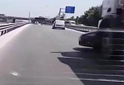 Kamyon otomobili önüne alıp metrelerce sürükledi: Dehşet anları araç kamerasına yansıdı