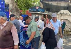 Antalya'da halde alıcı bulamadı! Tonlarca domatesi vatandaşlara ücretsiz dağıttı