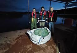 Kastamonu Devrekani Beyler Barajı'nda ekipler düğmeye bastı: 1800 metrelik ağdan 200 kilo sazan kurtarıldı