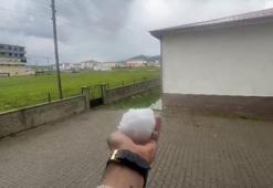 Karayazı’da ceviz büyüklüğünde yağan dolu şaşırttı