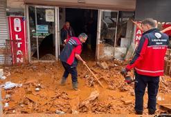 Kırşehir’de sel sonrası temizlik çalışmaları başladı! Sular çekildi çamur kaldı