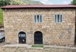 Şırnak'ta 30 yıl önce kendi emeğiyle yaptığı ev turistlerin ilgi odağı oldu