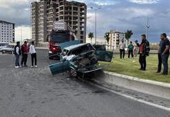 Melikgazi'de refüje çıkan otomobil hurdaya döndü