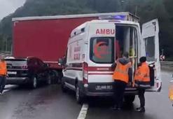 Seyir halindeki tırdan ayrılan dorseye otomobil çarptı