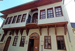 Adana'da geleceğin bilim insanları yetişiyor: Profesörlerden çocuklara tamamen ücretsiz eğitim! Kayıtlar açıldı