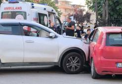 Bursa’da feci kaza: Cipin çarpıp, sürüklediği otomobil kaldırıma çıkarak durdu