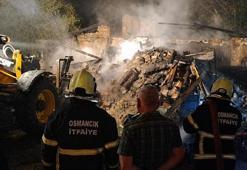 Osmancık'ta metruk bina alevlere teslim oldu