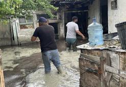 Kuvvetli sağanak sonrası Burdur'da evleri su bastı