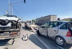 Afyonkarahisar'da 5 aracın karıştığı zincirleme kazada 1'i çocuk 4 kişi yaralandı