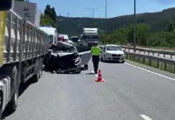 Çorum'da otomobil TIR'a arkadan çarptı 4 kişi yaralandı