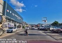 Düşürdüğü eşyayı almak isterken akan trafikte saniyelerle ölümden kurtuldu