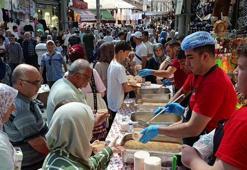 Bursa'da 30 yıllık gelenek! 5 bin kişiye aşure ikram etti
