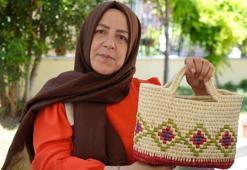 Bafra Zembili Atölye Çalışması ile rengarenk boyanan mısır koçanları yaprakları aksesuar eşyalarına dönüşüyor